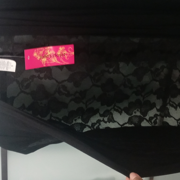 Black top - Picture 4 of 5